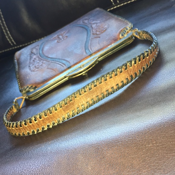 Vintage hand tooled leather purse Cute Mirror Inside - Picture 5 of 8